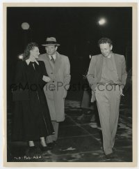 8g984 WOMAN'S SECRET candid 8.25x10 still 1949 O'Hara & Douglas with director Nicholas Ray by Kahle!