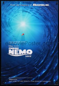 8k637 FINDING NEMO advance DS 1sh 2003 Disney & Pixar, Nemo surrounded by huge school of fish!