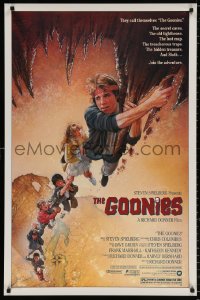 8k667 GOONIES 1sh 1985 wonderful Drew Struzan art of top cast hanging from stalactite!