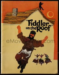 8m106 FIDDLER ON THE ROOF souvenir program book 1971 cool different artwork of Topol & cast!