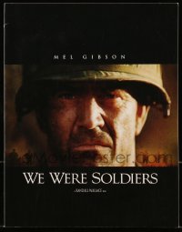 8m354 WE WERE SOLDIERS souvenir program book 2002 Vietnam War soldier Mel Gibson, Madeleine Stowe!
