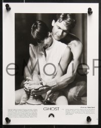 8m446 GHOST presskit w/ 4 stills 1990 great images of Patrick Swayze & sexy Demi Moore!