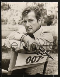 8m491 LIVE & LET DIE presskit w/ 7 stills 1973 Roger Moore as James Bond 007, Jane Seymour