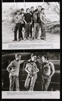 8m523 OUTSIDERS presskit w/ 10 stills 1982 Coppola, Howell, Dillon, Macchio, Swayze, Lowe, Estevez