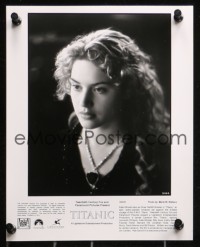 8m573 TITANIC presskit w/ 14 stills 1997 Leonardo DiCaprio & Kate Winslet, James Cameron!