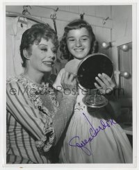 8p483 GWEN VERDON signed 8.25x10 still 1950s showing young girl how to apply makeup by Watson!