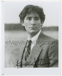 8p920 KEVIN KLINE signed 8x10 REPRO still 1990s close up in suit & tie standing outdoors!