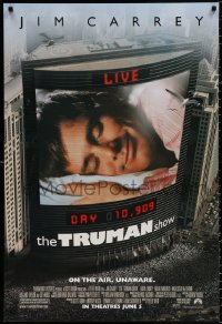 9c971 TRUMAN SHOW advance 1sh 1998 cool image of Jim Carrey on large screen, Peter Weir!