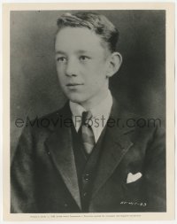 1t088 ALEC GUINNESS 8x10.25 still 1958 showing how he looked when he was just a kid, Horse's Mouth!