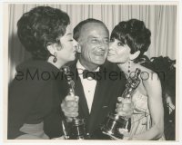 1t125 AUDREY HEPBURN/FRED ZINNEMANN/ROSALIND RUSSELL 8x10 still 1967 at 39th Annual Academy Awards!