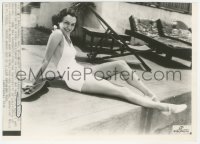 2h071 ANDREA LEEDS 7.75x10.75 news photo 1936 she has both beauty and brains, by swimming pool!