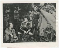 2h464 INVADERS candid 8.25x10 still 1942 director Michael Powell with Olivier, Walbrook & Howard!