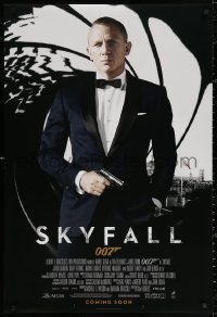 2r796 SKYFALL int'l advance DS 1sh 2012 cool image of Daniel Craig as Bond in tux with gun!
