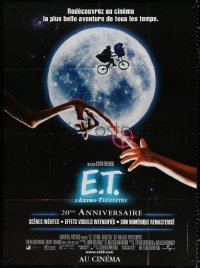 2z0872 E.T. THE EXTRA TERRESTRIAL French 1p R2002 Steven Spielberg, classic fingers touching image!