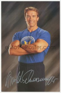 3f0443 ARNOLD SCHWARZENEGGER signed color 5.5x8.5 publicity still 2000s President's Council on Fitness