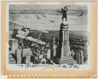 3f0593 FAY WRAY signed 8x10 still R1980s classic image of King Kong attacked by airplanes over New York!