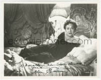 3f1033 GLORIA SWANSON signed 8x10 REPRO still 1970s close up laying in bed in Sunset Boulevard!