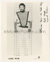 3f0658 LIONEL RICHIE signed 8x10 music publicity still 1980s cool full-length portrait of the singer