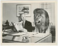 3r0086 ALFRED HITCHCOCK deluxe 8x10 still 1957 with MGM's Leo the Lion for North by Northwest!
