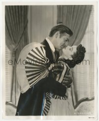 3r0261 GONE WITH THE WIND 8x10 still 1939 romantic close up of Clark Gable & Vivien Leigh embracing!