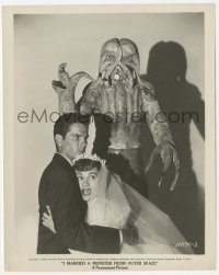 3r0295 I MARRIED A MONSTER FROM OUTER SPACE 8x10 still 1958 best image of Tryon, Talbott & alien!