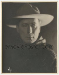 3r0622 WILLIAM S. HART deluxe 7.75x9.75 still 1920s incredible shadowy portrait of the cowboy star!