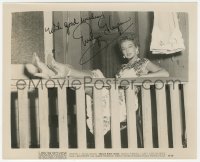 3y0287 EVELYN KEYES signed 8x10 still 1954 sexy portrait relaxing on balcony from Hell's Half Acre!