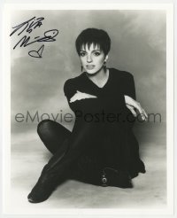 3y0869 LIZA MINNELLI signed 8x10 REPRO still 1980s full-length seated portrait of the singing star!