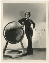 3y0364 NORMA SHEARER signed 8x10.25 still 1942 the beautiful MGM leading lady with huge globe!