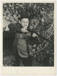 3z0205 IDIOTS DELUXE 8x11 key book still 1945 c/u of cross-eyed Curly with rifle by Shirley Martin!