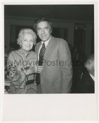 3z0231 JOHN CASSAVETES 8.25x10 news photo 1980s legendary director with his mother by Nate Cutler!