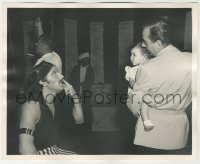 3z0361 PIRATE candid deluxe 8x10 still 1948 Vincente Minnelli, baby Liza & Gene Kelly between scenes!