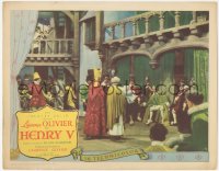 3z0842 HENRY V LC #5 R1948 bishop & others approach Laurence Olivier, Shakespeare & Globe Theater!