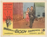 3z0885 INVASION OF THE BODY SNATCHERS LC 1956 c/u of Kevin McCarthy & Dana Wynter running in alley!