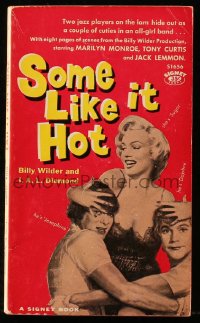 4g0487 SOME LIKE IT HOT paperback book 1959 w/8 pages of images of Marilyn, Curtis & Lemmon!