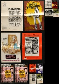 4h1003 LOT OF 22 UNCUT PRESSBOOKS 1950s-1970s advertising for a variety of movies!