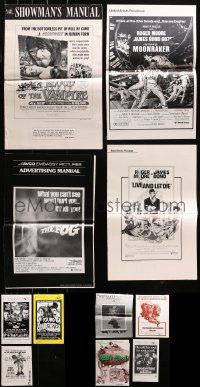 4h1018 LOT OF 11 UNCUT PRESSBOOKS 1950s-1970s advertising a variety of different movies!