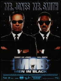 4k1113 MEN IN BLACK French 1p 1997 c/u of secret agents Tommy Lee Jones & Will Smith wearing shades!