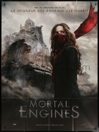 4k1128 MORTAL ENGINES teaser French 1p 2018 some scars never heal, close-up of masked Hera Hilmar!