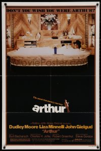 4m0623 ARTHUR style B 1sh 1981 image of drunken Dudley Moore in huge bath tub w/martini!