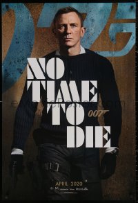 4s0382 NO TIME TO DIE teaser DS Thai 1sh 2020 image of Daniel Craig as James Bond 007 with gun!