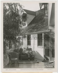 4w1063 CASE OF THE CURIOUS BRIDE candid 8x10.25 still 1935 Warren William at home reading his script!