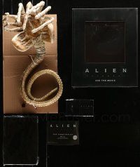 4x0023 LOT OF 3 ALIEN COVENANT MOVIE PROMO ITEMS 2017 cool face hugger replica & badges!