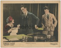 5a0281 SAFETY LAST LC 1923 Harold Lloyd distracts real life wife Mildred Davis as he tips other man!