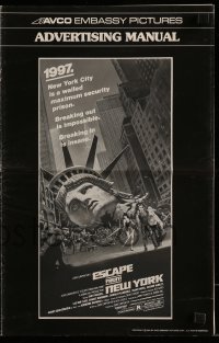 5g0736 ESCAPE FROM NEW YORK pressbook 1981 John Carpenter, Jackson art of decapitated Lady Liberty!