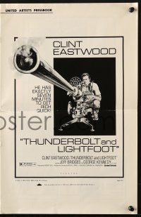 5g0985 THUNDERBOLT & LIGHTFOOT pressbook 1974 Jeff Bridges, Clint Eastwood with HUGE gun!
