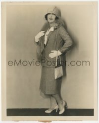 6w0028 AILEEN PRINGLE 8x10 news photo 1920s full-length modeling cool dress & fur around her neck!