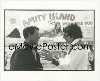 7a0102 JAWS deluxe 8x10 file photo 1975 Steven Spielberg & Roy Scheider by defaced sign by Goldman!