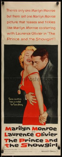 8d0078 PRINCE & THE SHOWGIRL insert 1957 Laurence Olivier nuzzles sexy Marilyn Monroe's shoulder!