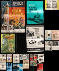 8s0068 LOT OF 25 UNCUT PRESSBOOKS 1950s-1970s advertising a variety of different movies!